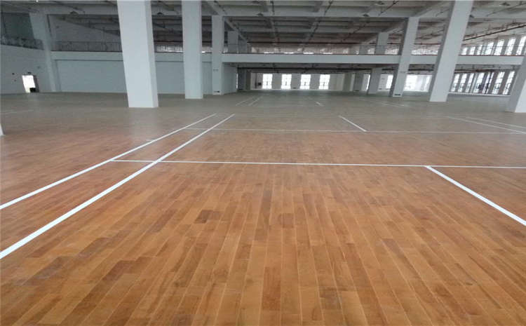 橡膠木籃球場地木地板哪個(gè)品牌好？