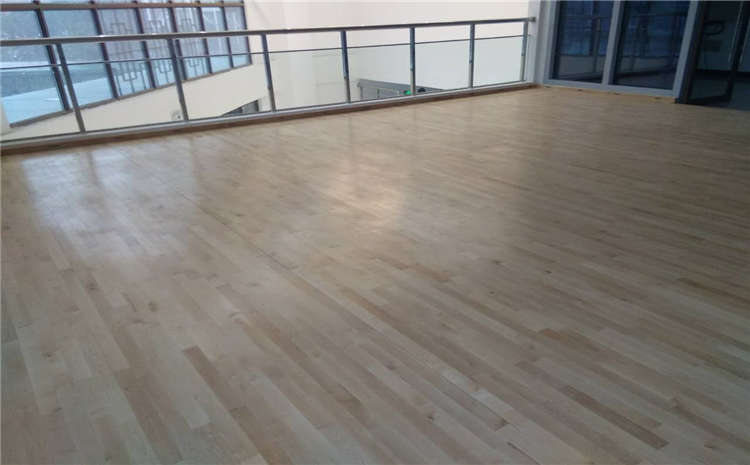學(xué)校排球館木地板哪個牌子好？