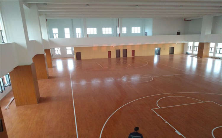 松木體育館木地板怎么翻新？