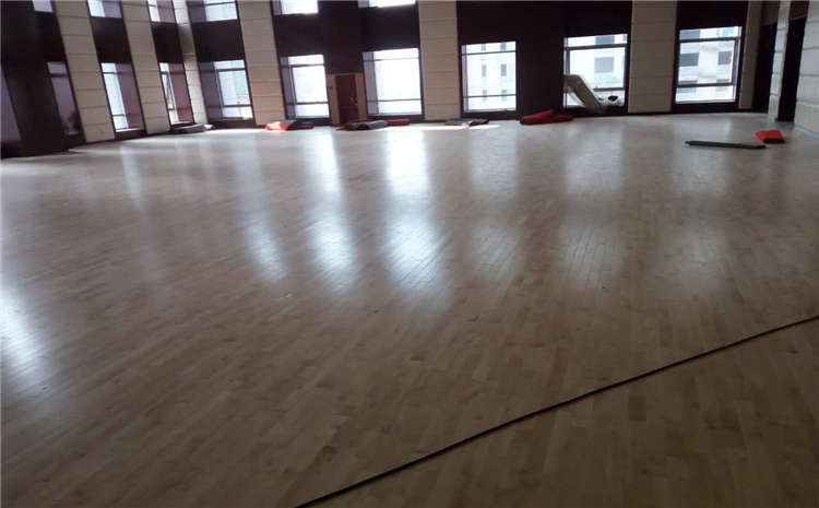 硬木企口排球館木地板廠家哪家好？
